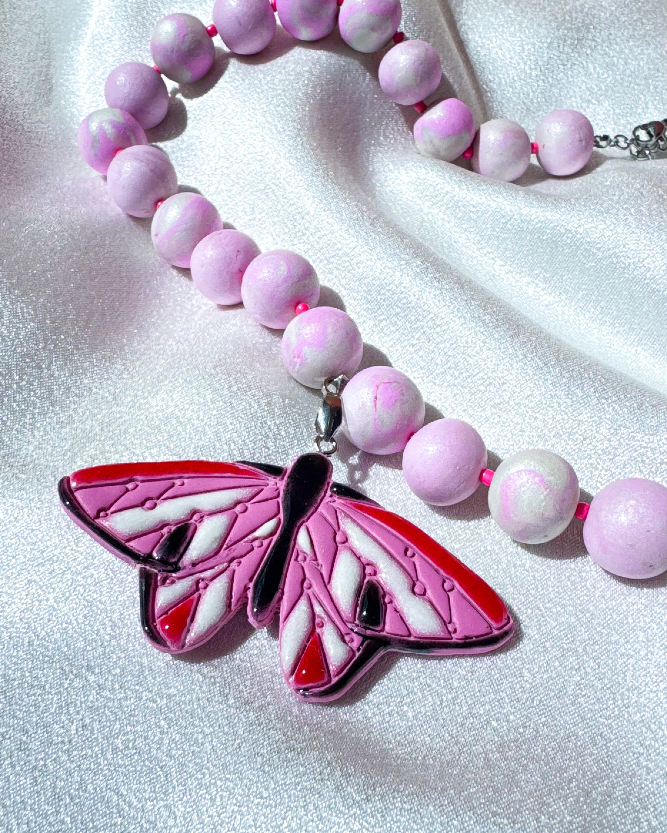 Nymia | Collar de polilla