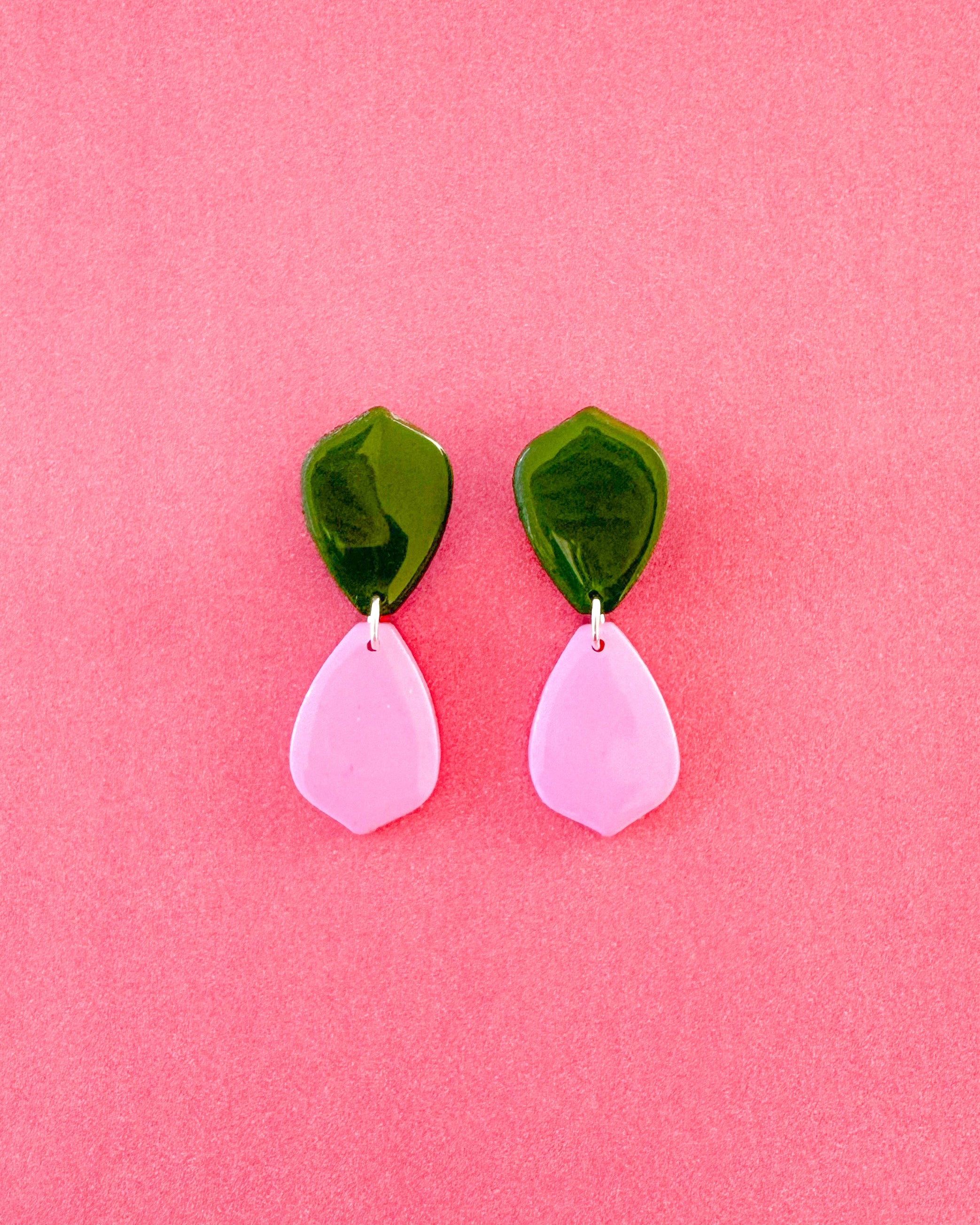 Aretes Doble Pétalo Verde-Rosa