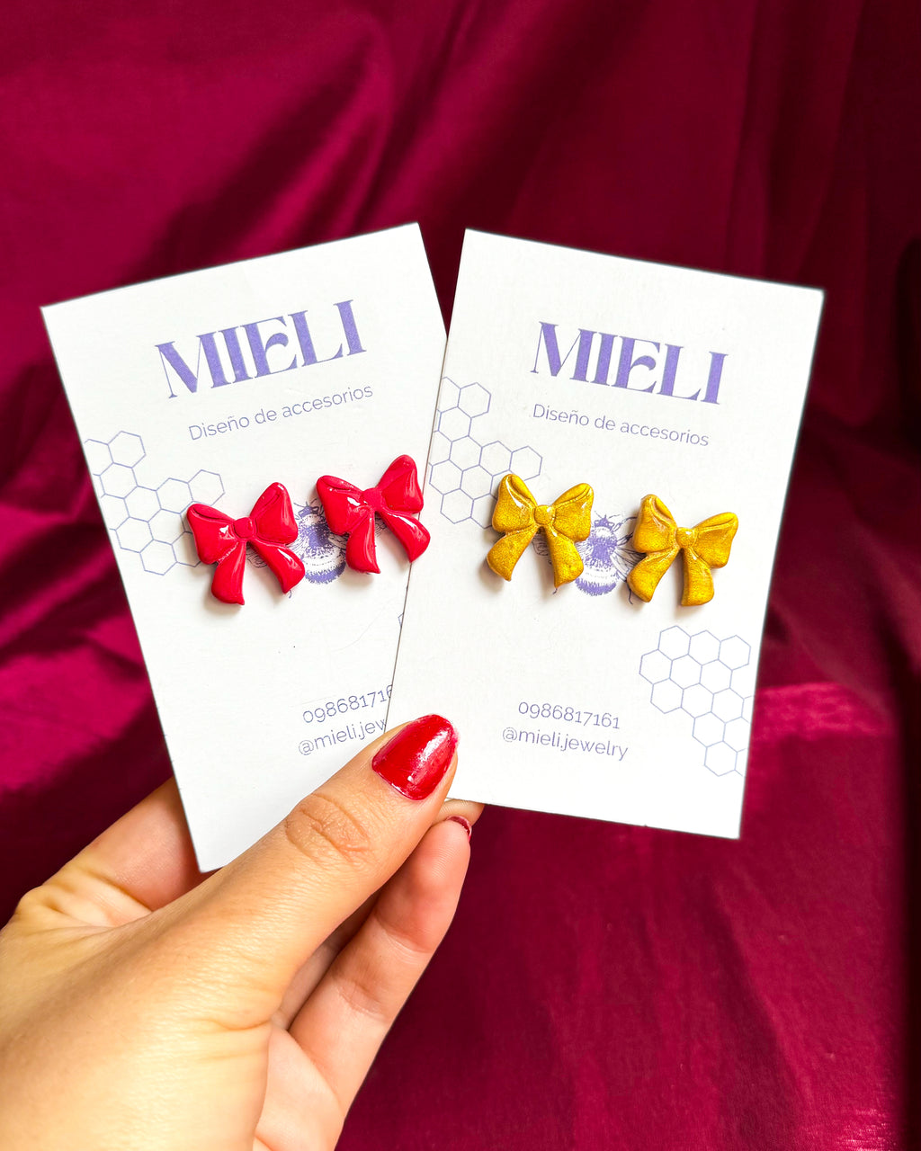 Amárrame | Studs
