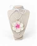 ✨ Collar Nudo Flor Blanca