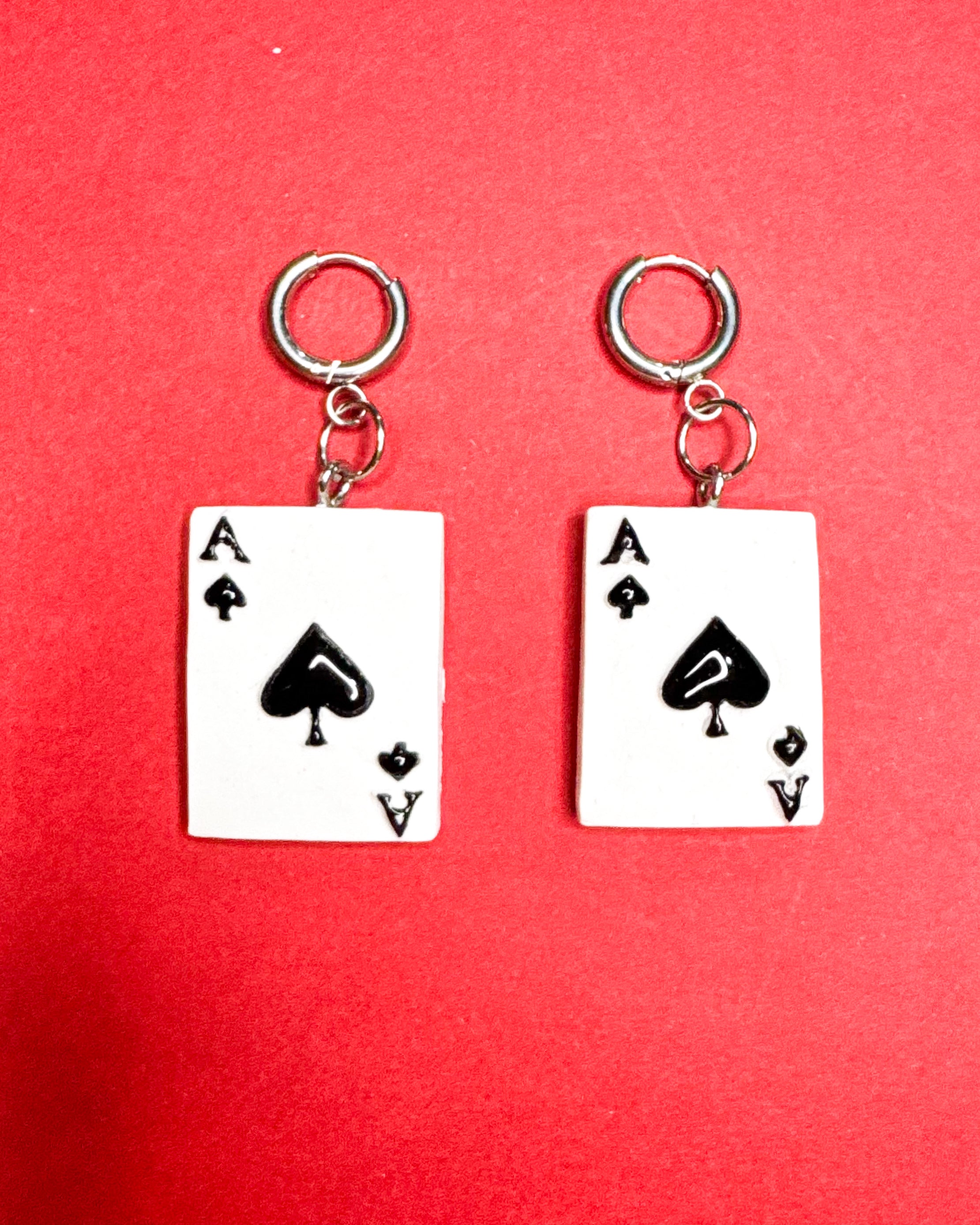 Juego peligroso | Aretes