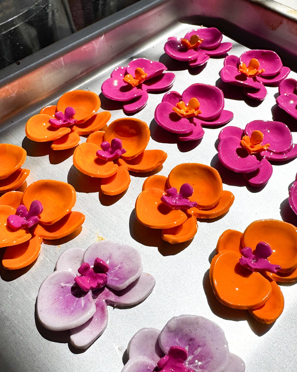 Aretes Mini Orquídea Fucsia