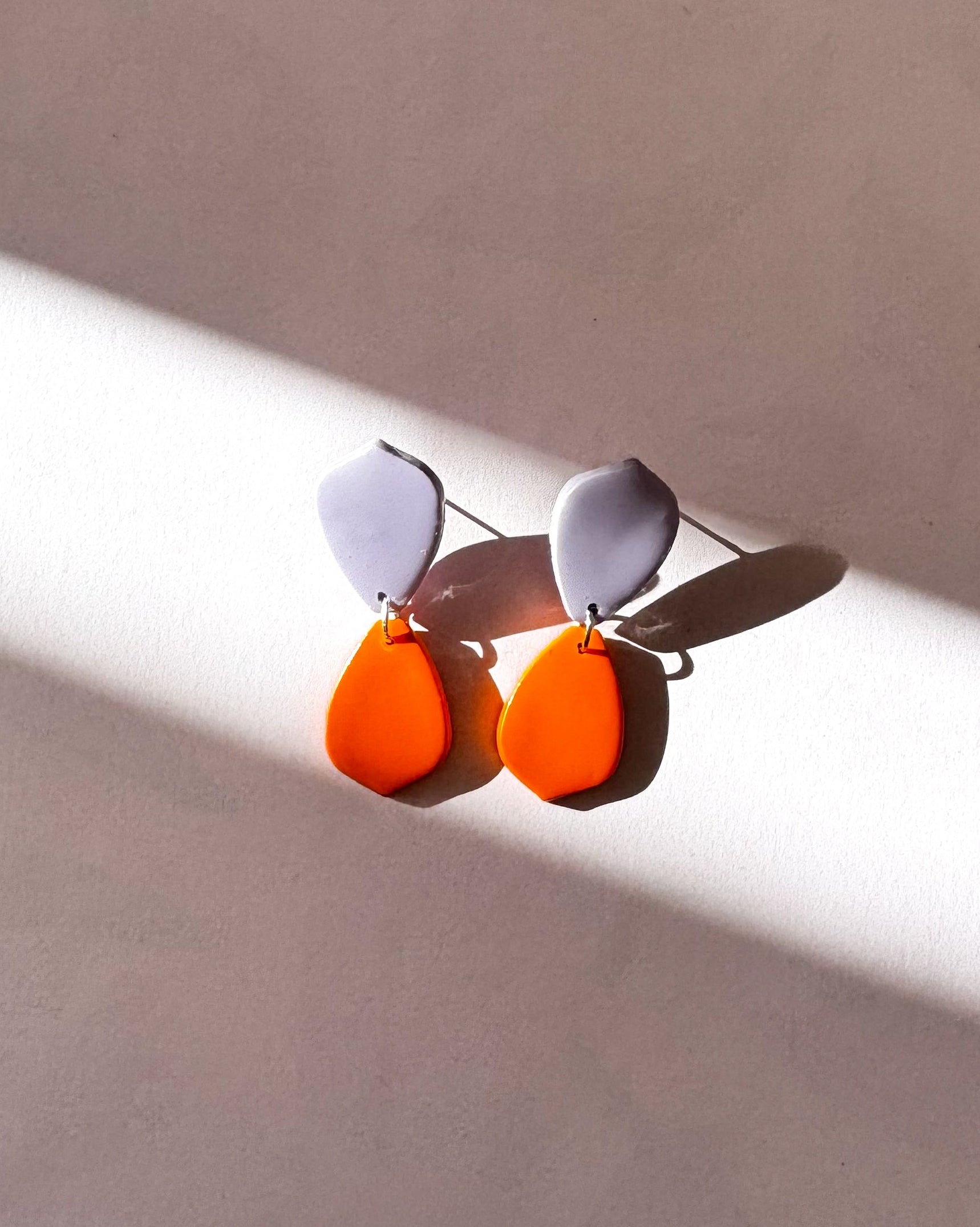 Aretes Doble Pétalo Lila-Naranja