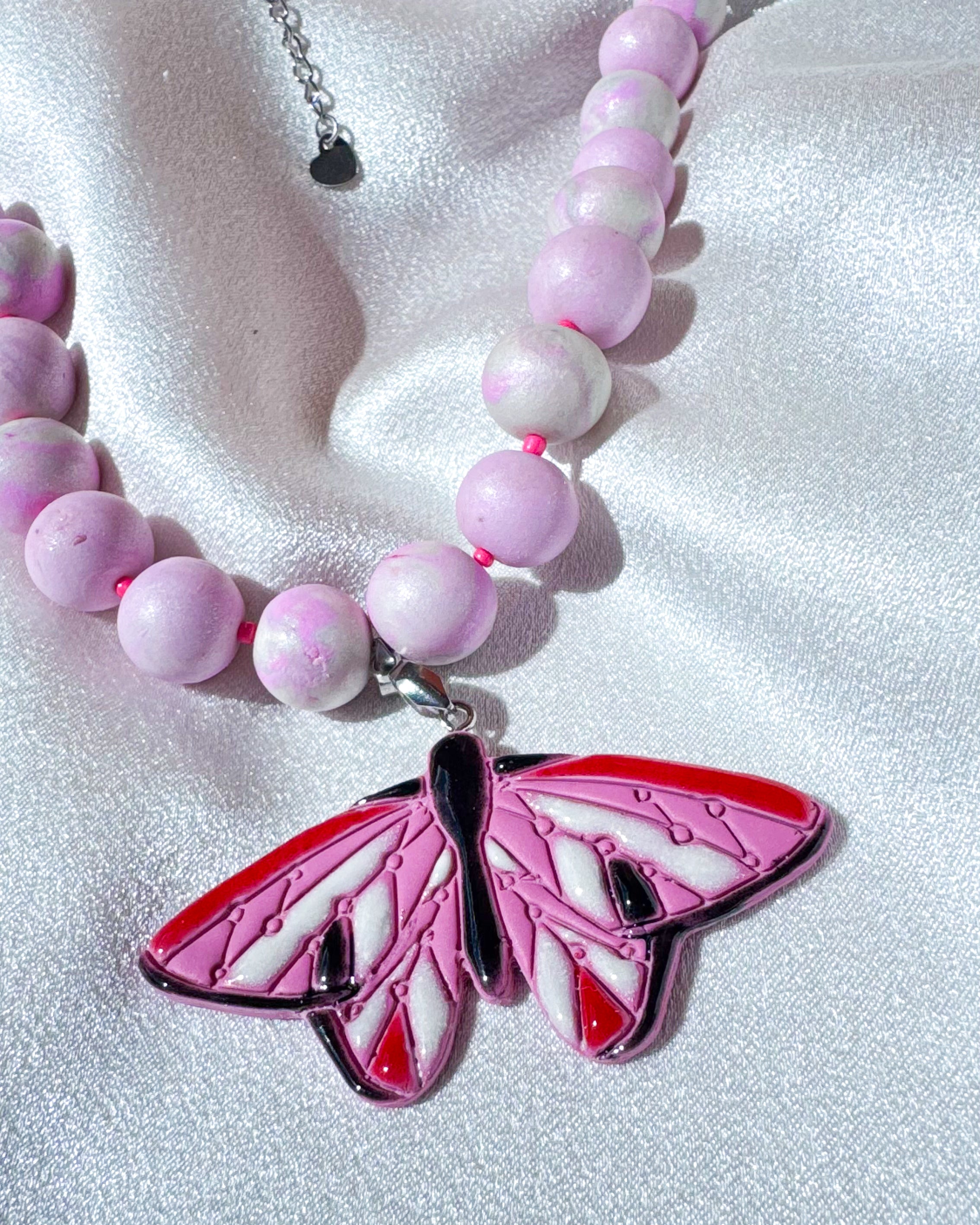 Nymia | Collar de polilla