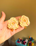 Aretes de rosa amarilla (Midi)